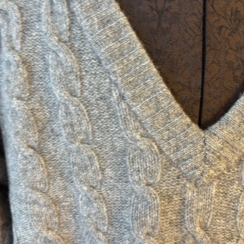 Eddie Bauer V-Neck Gray Lambswool Sweater Men’s M